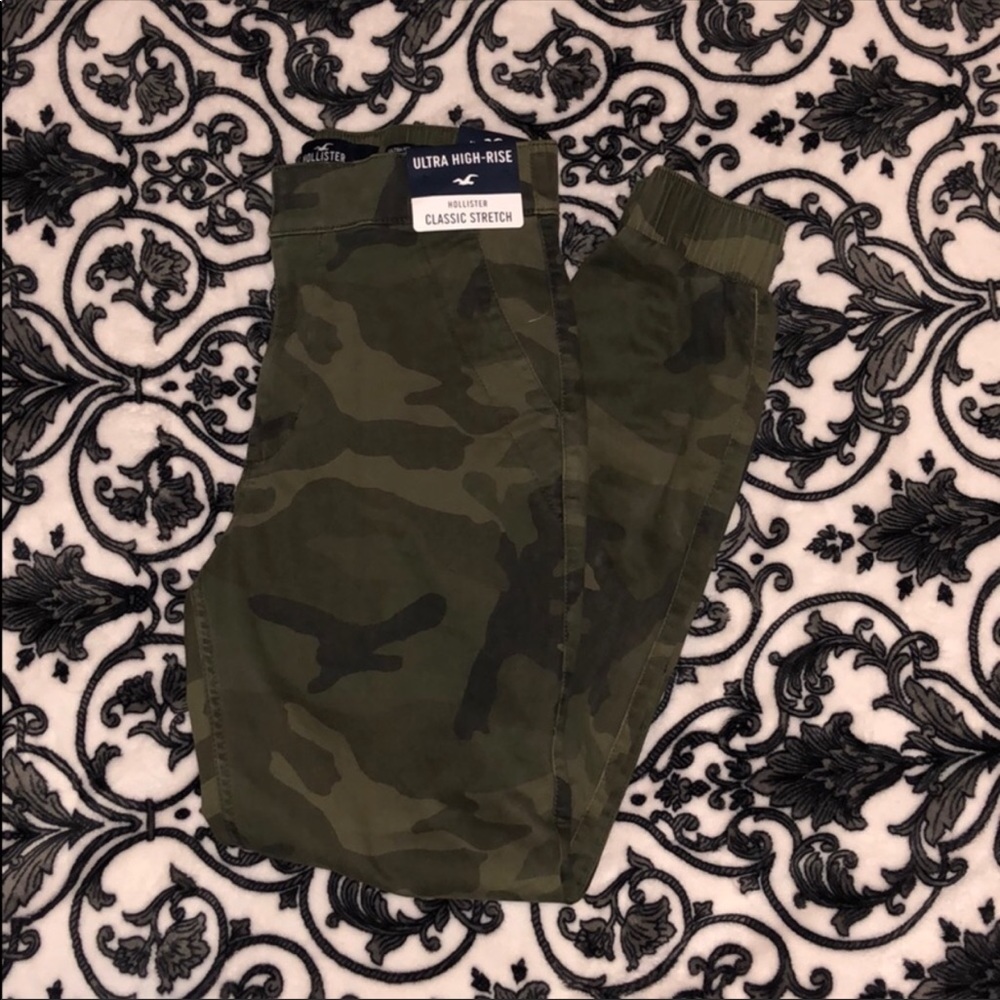 High rise camo joggers